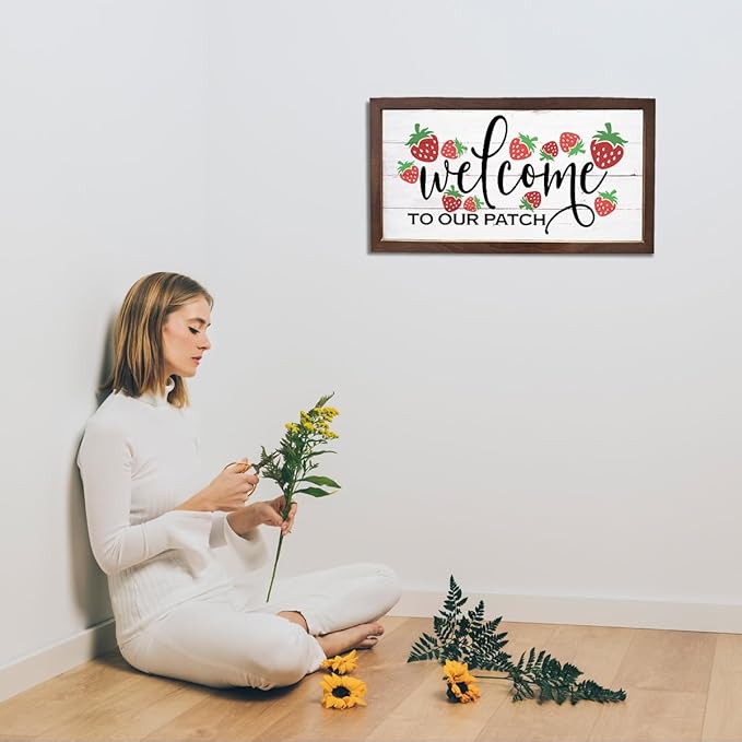 Strawberry Welcome Sign, Rustic Hanging Wood Signs, Wall Decor Art, Farmhouse Home Garden Yard Decors, Wooden Framed Wall Decor, Welcome to Our Patch Sign 15×7.5×0.3 inches
