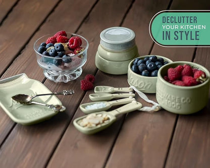 Comfify Mason Jar Kitchenware - Green Ceramic Decor with 4 Measuring Cups, 4 Measuring Spoons and Spoon Rest - Vintage Style