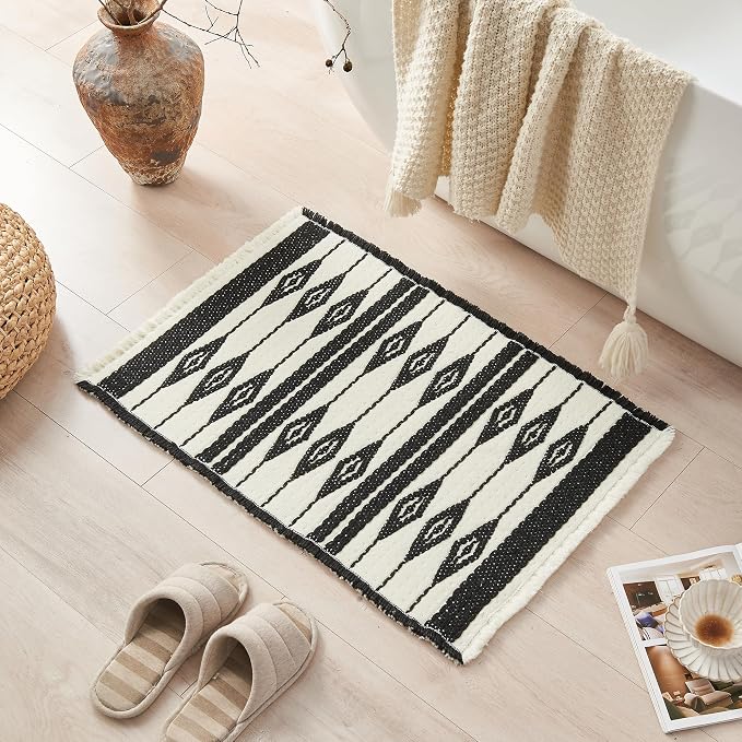 Douceur Boho bath mat for bathroom floor Non Slip, Acrylic blend cute Bath rugs with Tassels, Farmhouse Bathroom rugs with Geometric Tribal Ethnic Pattern Design in black and Cream white,15.7" x 23.6"