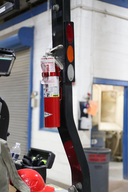 Amerex B417T 2.5 lb ABC Dry Chemical Fire Extinguisher with Wall Bracket