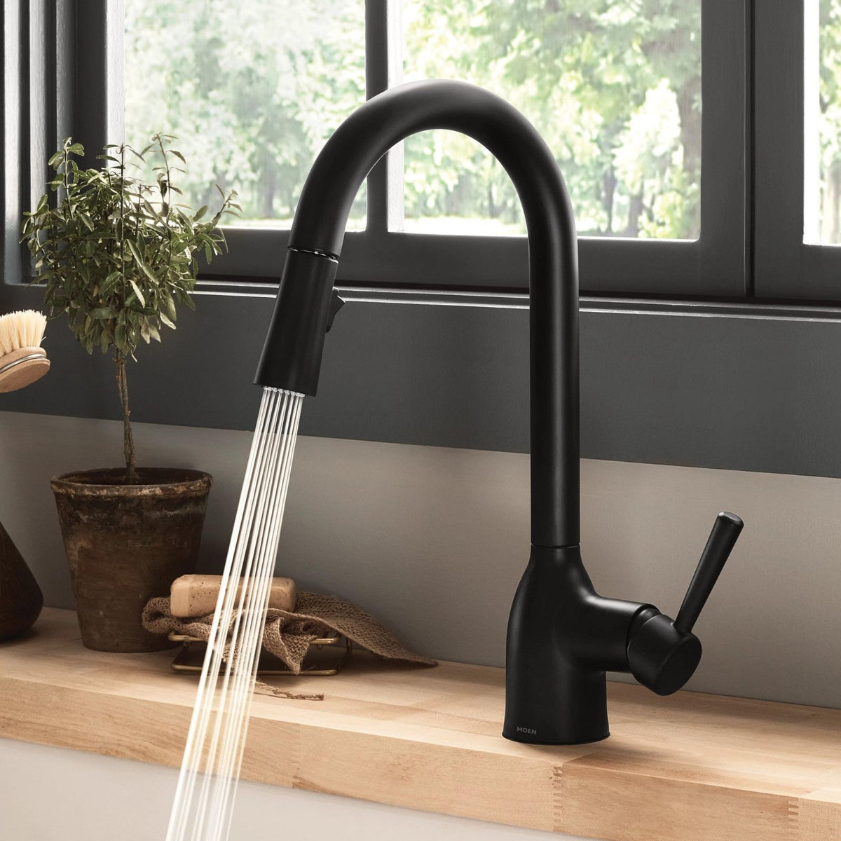 Moen Adler Matte Black One-Handle Kitchen Faucet with Power Clean | 87233BL