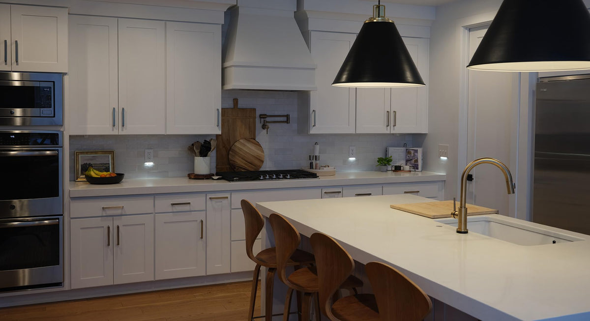 SnapPower SwitchLight - Built-in LED Night Light for Single/Triple-Gang Switches | Auto On/Off